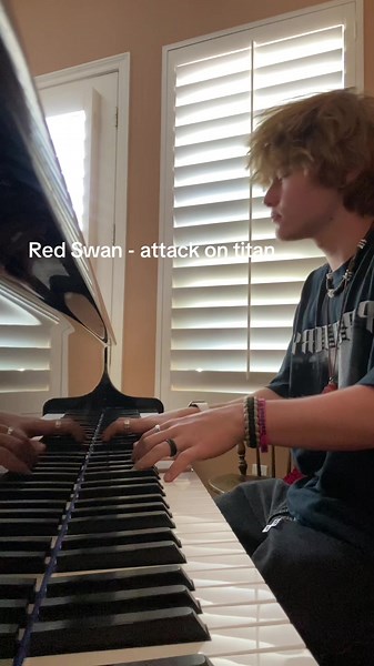 Red Swan: La Magia Musical de Attack on Titan
