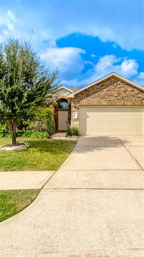Katy buyers, this one’s for you! 💛 Bright, open, updated, and move-in ready with a light-filled open layout, quartz countertops, and a spacious backyard with a covered patio. Want to schedule a preview? Elite Real Estate Group 🏡 David & Lisa Flores 📞 (832) 910-7101 💃 lisa@eliterealestatetx.com 🕺 david@eliterealestatetx.com #EliteRealEstateTX #FortBendRealEstateAgent #RealEstateTeam #KWPremier #HomeBuying #HomeSelling #HomeBuyingTips #HomeSellingTips #KatyTX #HomeForSale #YourNextHome #KatyR