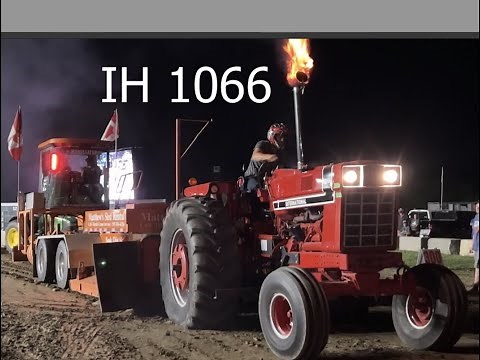 Tractor Pulling IH 1066 Blowing Black Smoke Dresden Ontario July 29 2022 Gear 6 Farm Stock Pull