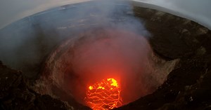 Hawaii volcano explosions could fling 10-ton boulders into the air, spew ‘vog’