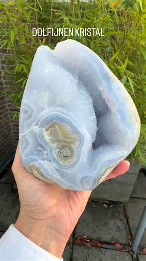 Exclusieve dolfijnen kristallen - Blue Lace Agate. Poorten naar de healing van de dolfijnen. Hoge frequentie kristallen. Wil je meer over ze weten? Zet ‘kristal’ in de comments. #lichtwerk #healing #meditatie #kristal #lichtwerker #tetsiea | Crystal Visions