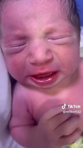 Beautiful Baby Moments: Moro Reflex Explained