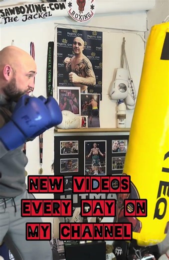 HOW TO HIT A PUNCHBAG CORRECTLY! 🥊 #boxing #learnboxing #learntobox #beginnerboxing #training #fit