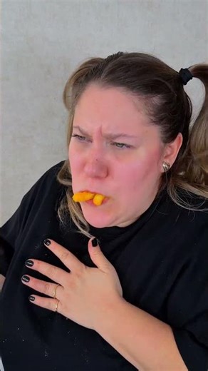 How do you eat cheetos puffs? 🧀😂