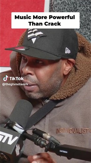 Follow me on social media: 📌 TikTok: @theofficialclsmooth 📌 Instagram: @therealclsmooth 📌 https://therealclsmooth.com 📌 YouTube: The Offical CL Smooth 🎥 YouTube The Official CL Smooth Stay locked in…. “Who?…Jelly” Merch on the way 📦 💨 For All Bookings ✍🏽: cpenn@therealclsmooth.com Link in the bio 📍 #CLSmooth #MeccaDon #TROY #TheyReminisceOverYou #LegendaryCLSmooth BoomBap GoldenEraHipHop ClassicHipHop HipHopCulture RealHipHop