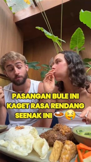 Hidangan Terbaik Dunia! Momen Bule Pertama Kali Makan Rendang 🤤🥩