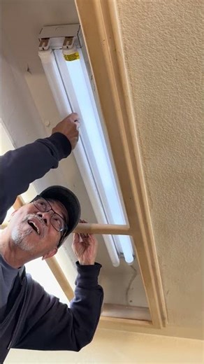 This fluorescent bulb trick saves money #homerepair #diy #hack