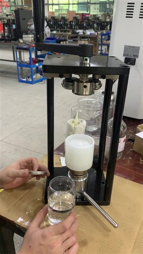 Weekend is coming.enjoy your weekend this week last video.share manual can sealing machine #fyp #fypシ゚viral #fpyシ #coffeeshops #bobateashop #packingmachine #bobamilktea #kitchen #milktealover