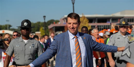 Clemson climbs in AP Top 25 poll with ACC win