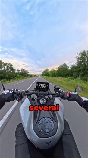 How counter steering works in a motorcycle