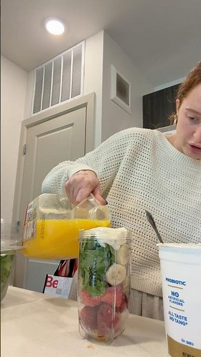 best smoothie ever!!🍌🫐🤍🍓 #smoothie #breakfast #healthy #recipe #yummy #smoothierecipes