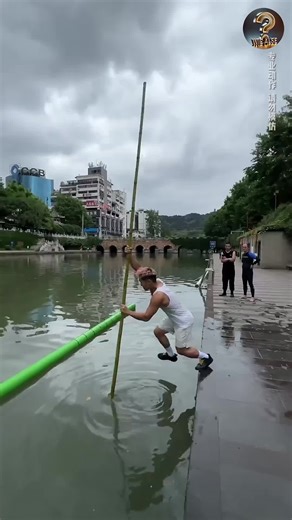 Warum reisen Chinesen auf Bambus statt mit Booten? #fy #viral #fakten