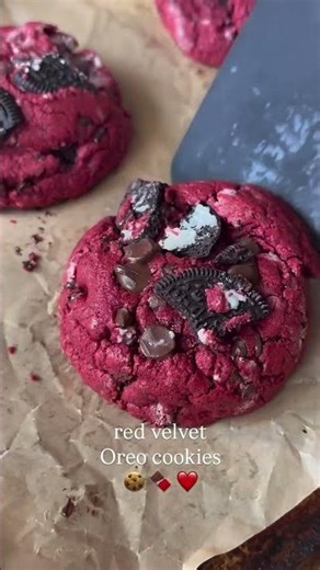 Red Velvet + Oreos = The Perfect Cookie 🔴⚪️