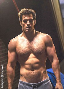 Henry Cavill bares all in hotel lobby