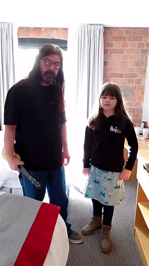 Feel Good Inc. - The Ukulele Cover by Big D and Lil D