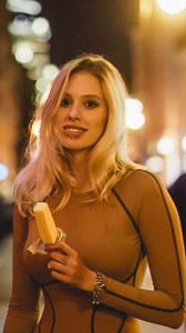 51K views · 783 reactions | She's so beautiful ✨ #streetphotography | Semkagraphy | Facebook