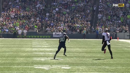 Mariota lofts sideline deep ball to London for 30-yard gain