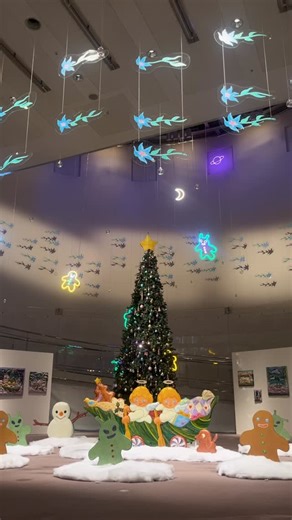 Spiral スパイラル／株式会社ワコールアートセンター on Instagram: "◇Spiral Xmas Market 2025 Spiral Xmas Market 2025のキービジュアルと会場装飾を担当した青山夢 ( @aoyama_yume )のインタビュー記事（前編/後編）を公開中！ インタビューはプロフィールのリンクよりご覧いただけます。 「宇宙なクリスマス」のテーマに込められた青山夢の想いをぜひご覧ください。 前編📝 https://www.spiral.co.jp/topics/creators-interview-vol-7_part-1 後編📝 https://www.spiral.co.jp/topics/creators-interview-vol-7_part-2 Spiral Xmas Market 2025 Part3のアート会期はいよいよ明日、12月19日17時より開催します。 この機会にぜひ足をお運びください。 ◾️開催概要 PART 3：生活を豊かに彩る多種多様なアート作品をご紹介 会期：12月19日(金) – 25日(木) 時間：11: