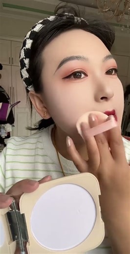 Flawless Base in Minutes Pro Powder PuffTechnique