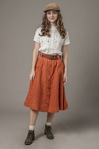 Olívia (Debora Ozório) ajuda primos do padre Tenorio (Jayme Matarazzo) a fugirem da polícia na novela 'Além da Ilusão' - Foto