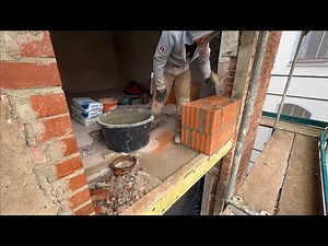 Brüstungen für neue Fenster im Altbau mauern und zum Bestand verankern. 50cm/40cm starkes Mauerwerk