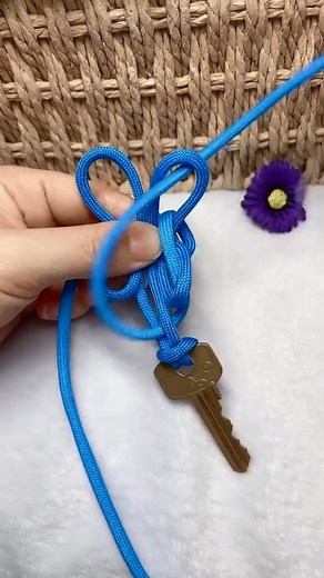 31K views · 130 reactions | How to tie a cute, easy-to-make keychain #diy #crafts #diycrafts #craft #diycrafting | Craft Home | Facebook