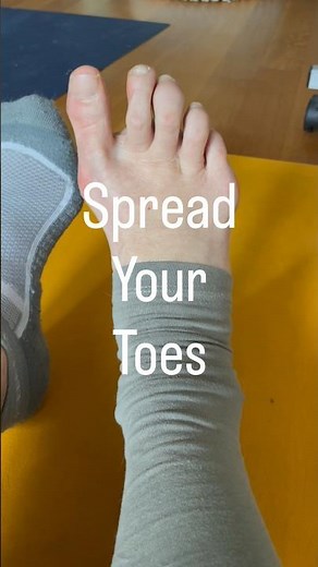 3 ways to spread your toes #activeaging #balance #foothealth