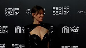 Love Life Lowdown : Hilary Swank