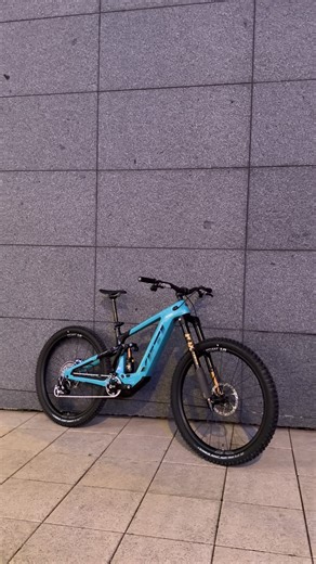 Jose Alberto on Instagram: "The first Yeti LTe with Podium forks and race motor has arrived 😮‍💨🔥. What a beautiful machine! #yeti #LTe #podiumfox #emtb #fullsus"