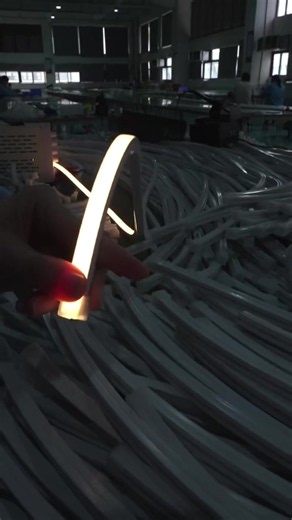 Tira de luces LED RGB resistente al agua y sol