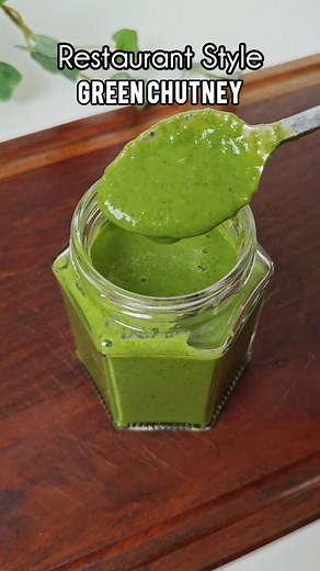 Restaurant style green chutney! Take your snacks or starters to next level, this restaurant style green chutney recipe is easy to make & packed with flavours ✅ Save the recipe and try it later ✅ Ingredients details Ice cubes / Baraf 2 Tbsp Curd / Dahi Fresh Coriander/ Hara Dhaniya Few Mint leaves / Pudina 1 Inch Ginger / Adrak 1 Tsp Cumin seeds/ Jeera 1/2 Tsp Chat masala 2 Green Chillies / Hari Mirch 1 Tsp Black Salt / Kala Namak Lemon juice / Nimbu ka ras 1 Tbsp Honey/ Shehad #greenchutney #chu