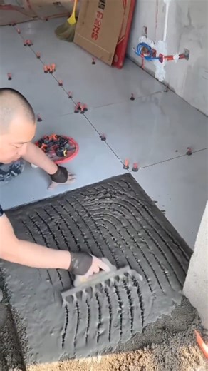 A master tile installer's complete process - a textbook-level demonstration | Checkwel