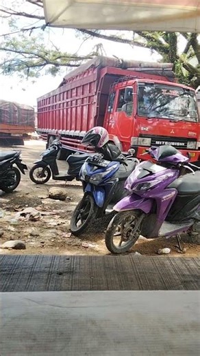 One unit of Red LK Truck. Ready for battle on the battlefield #expedisi_lintang_karya_sibolga