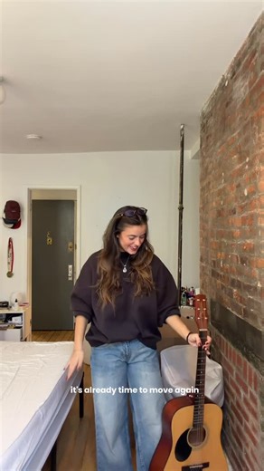 isy on Instagram: "be back in a ny minute !! shoutout @pieceofcakemoving for making this move a piece of cake ✨ use code IGFAMILY to get 10% off local moves & 5% off long distance moves"