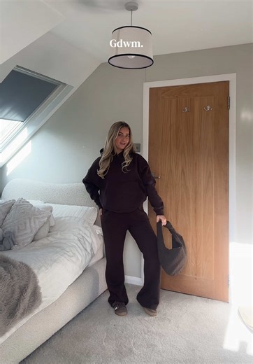 Stylish Tracksuit Outfit Ideas for Any Season