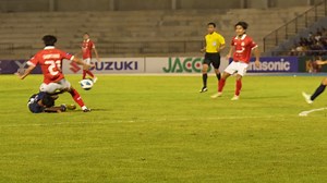 🚨 ជាបឋម សូមអរគុណដល់ ព្រះខ័នរាជ ស្វាយរៀង ហ្វូតបល ក្លិប ដែលបានបង្ហាញនូវការប្រកួតយ៉ាងអស្ចារ្យពីមុខអ្នកគាំទ្រនិងសូមអបអរផងដែរដល់ទស្សនិកជនទាំងអស់ដែលបានមកទស្សនាពេញទីលានព្រោះនេះជាសញ្ញាបង្ហាញអំពីការអភិវឌ្ឍបាល់ទាត់ក្នុងលីគរបស់កម្ពុជា ហើយយើងសង្ឃឹមថា បងប្អូននឹងបន្តគាំទ្រដល់ក្លិបដែលខ្លួនចូលចិត្តកាន់តែផុសផុលបន្ថែមទៀត។ ជាមួយគ្នានេះ ក្លិបបាល់ទាត់ភ្នំពេញក្រោន បានសង្កេតឃើញថា មានការកាត់ក្តីមិនសមស្របមួយចំនួនដែលយើងគិតថាបានធ្វើឲ្យលទ្ធផលប្រកួតមានការប្រែប្រួលហើយយើងខ្ញុំក៏បានផ្ញើលិខិតទៅកាន់សហព័ន្ធកីឡាបាល់ទាត់កម្ពុជាដើម