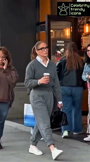 Jennifer Lopez Going home after Buying her Coffee ☕ ♥️😍 #jenniferlopez #jlo