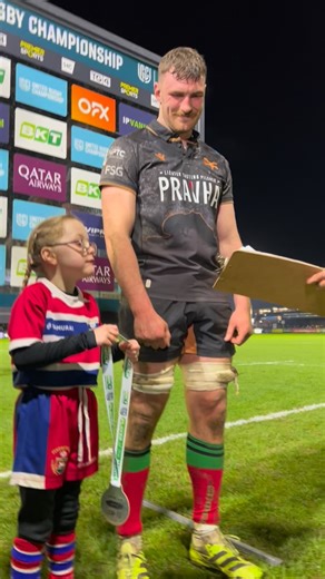 Your BKT United Rugby Championship Player of the Match, James Ratti of Dunvant RFC🏅 Presented by Lottie, age 6. Pob lwc in your game for Pencoed RFC tomorrow 🖤 #OurBloodIsBlack | Ospreys Rugby
