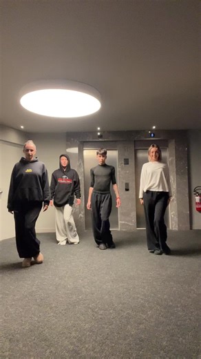 siamo caduti in questa danzaaaa @ELODIE #strobo #elodie #viral #dancers