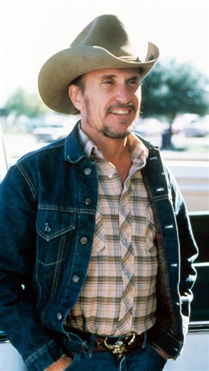 Today, we remember a true giant of the silver screen. 🎬 Robert Duvall, the Oscar-winning star known for unforgettable roles in The Godfather, Apocalypse Now, and Tender Mercies, has passed away at age 95, leaving behind a legendary career that helped shape American cinema. But did you know his story is woven into the history of Grapevine? 🎥 More than 40 years ago, a scene from Tender Mercies was filmed at what we now know as the Palace Theatre — then operating as the Grapevine Opry. The heartf