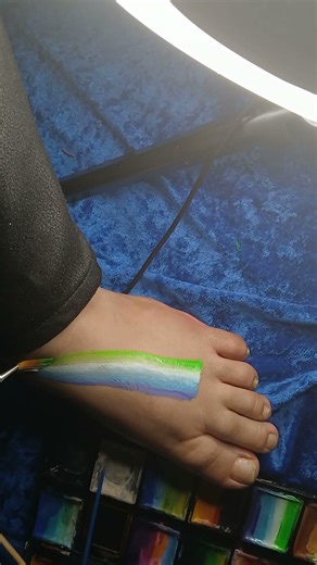 💚💙 #feet #art #painting #paintingtools #makeup #drawing #green #blue #facepaint
