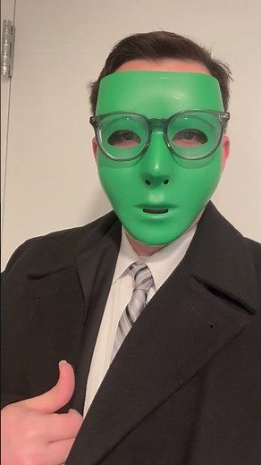Reading the entire Shrek script 1 word per day #2490 “layers!”