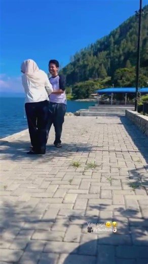 Lucu Banget!!! Mama Hampir Jatuh Ke Danau 😂😂😂 #shorts #numnum #funny