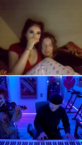 Perfect pitch duo performs surprise pop mashup