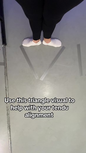 Mastering Tendu Alignment with the Triangle Method