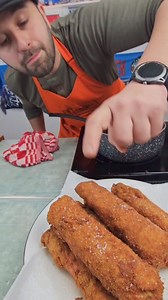 209K views · 2.4K reactions | INVOLTINI DI MORTADELLA FRITTI 勺Ingredienti per 4 persone: *16 fettine di mortadella(se sono grandi bastano 8 per dare almeno 2 involtini a testa per persona) *300 g scamorza oppure provola secca affumicata *4 uova *Farina,pane grattugiato ,sale,pepe e parmigiano grattugiato q.b. *500ml olio di semi per friggere *1 cipolla *peperoncino *1 barattolo di pomodori pelati | Luigi Scotti Chef in Famiglia | Facebook