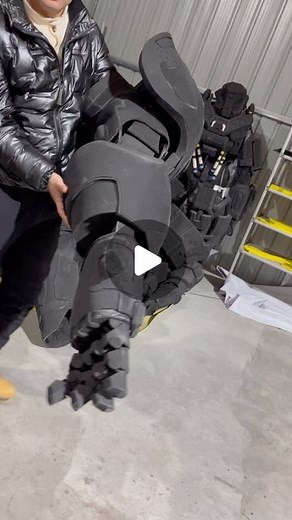 Joe Zhu on Instagram: "At the bases of no sacrificing the proportions and details, we always pursue a wider range of movements every time we build an armor. Doing our best to find the balance between authenticity and mobility in real life! PS: Electrics brings cosplay to the next level! #starcraft2 #cosplaying #terranmarine #jimraynor #cosplayarmour #gamercosplay #gamis #foamarmor #cosplaycostume #eventplanner #blizzardcosplay"