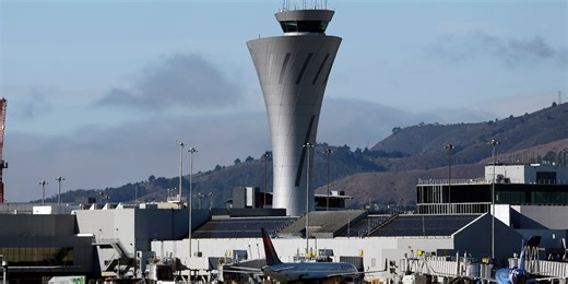 Trump Threatens to Dock Pay of Absent Air-Traffic Controllers