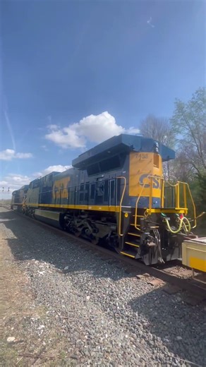 M364 with 2 shiny rebuilds on the point with a nice high and wide load behind the engines #csx