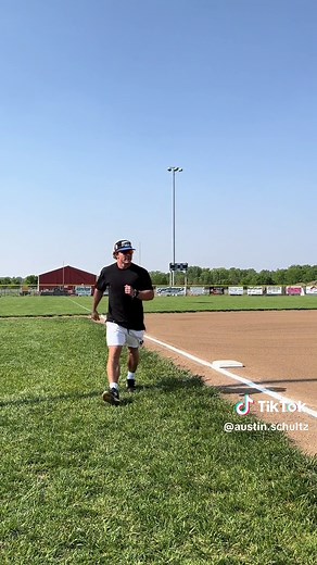 Baseball Comedy: Hilarious 3rd Base Coach Moments on the Field